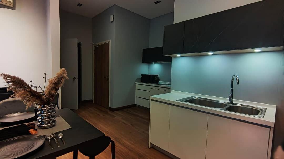 Pangsapuri Premium Darkdesign 6pax In Desa Parkcity Wifitvbox *