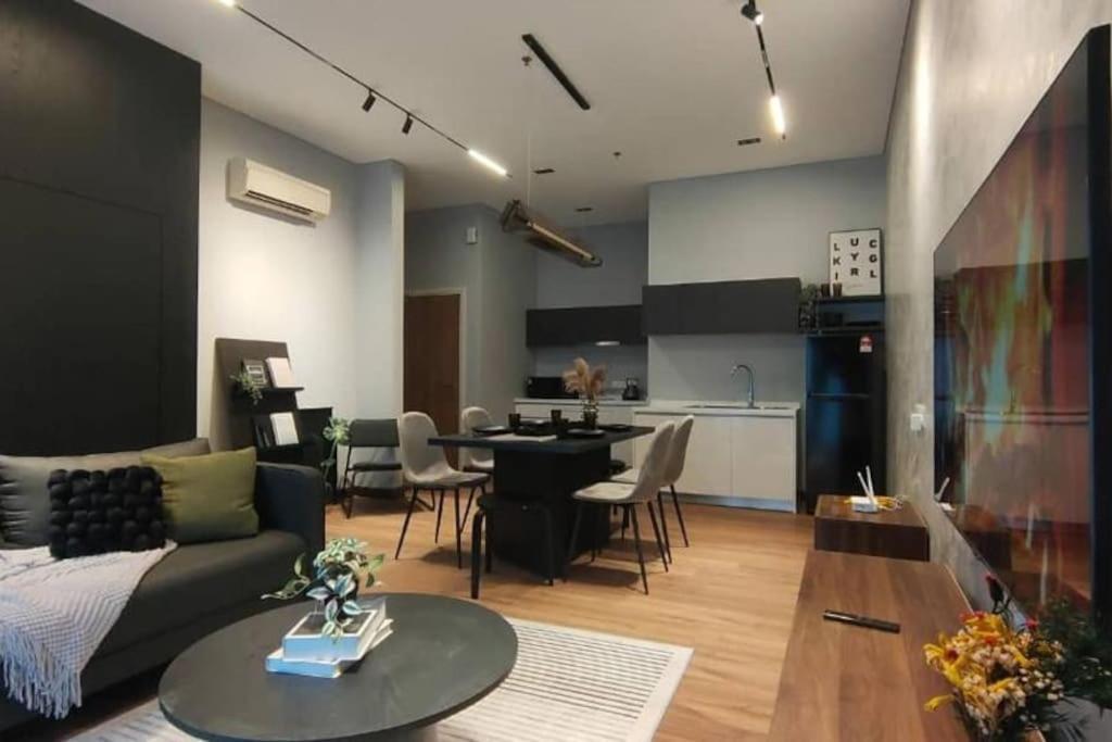 Premium Darkdesign 6pax In Desa Parkcity Wifitvbox * Kuala Lumpur