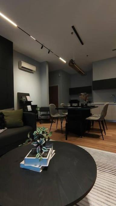 Premium Darkdesign 6pax In Desa Parkcity Wifitvbox