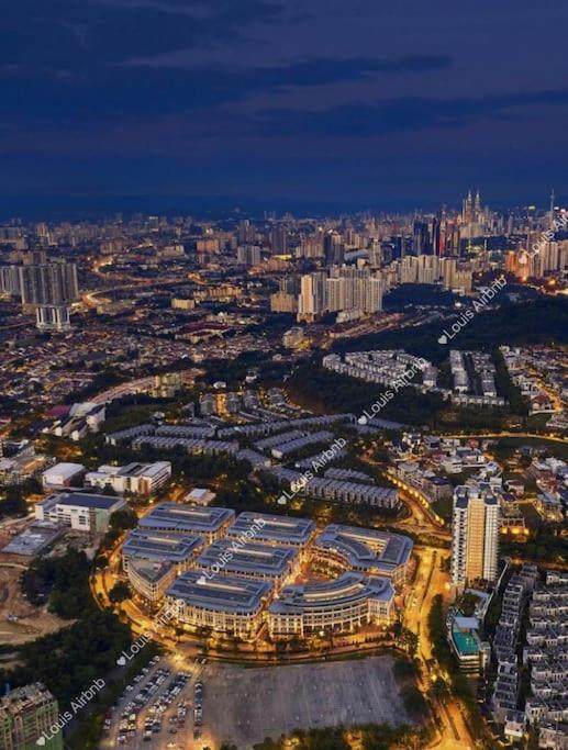 Premium Darkdesign 6pax In Desa Parkcity Wifitvbox Kuala Lumpur