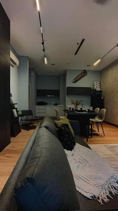 Premium Darkdesign 6pax In Desa Parkcity Wifitvbox Pangsapuri *