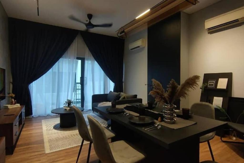 Premium Darkdesign 6pax In Desa Parkcity Wifitvbox * Kuala Lumpur